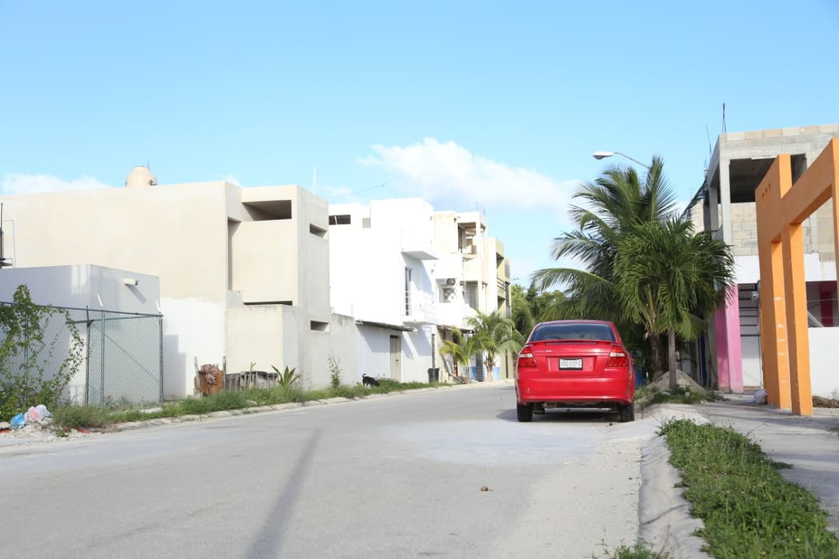 Se abatirá el rezago de vivienda en Tulum: Víctor Mas Tah