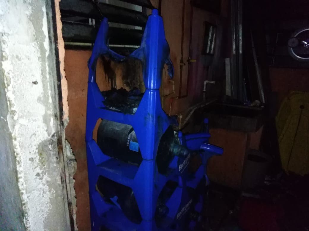 Se quema local junto al Parque de las Palapas