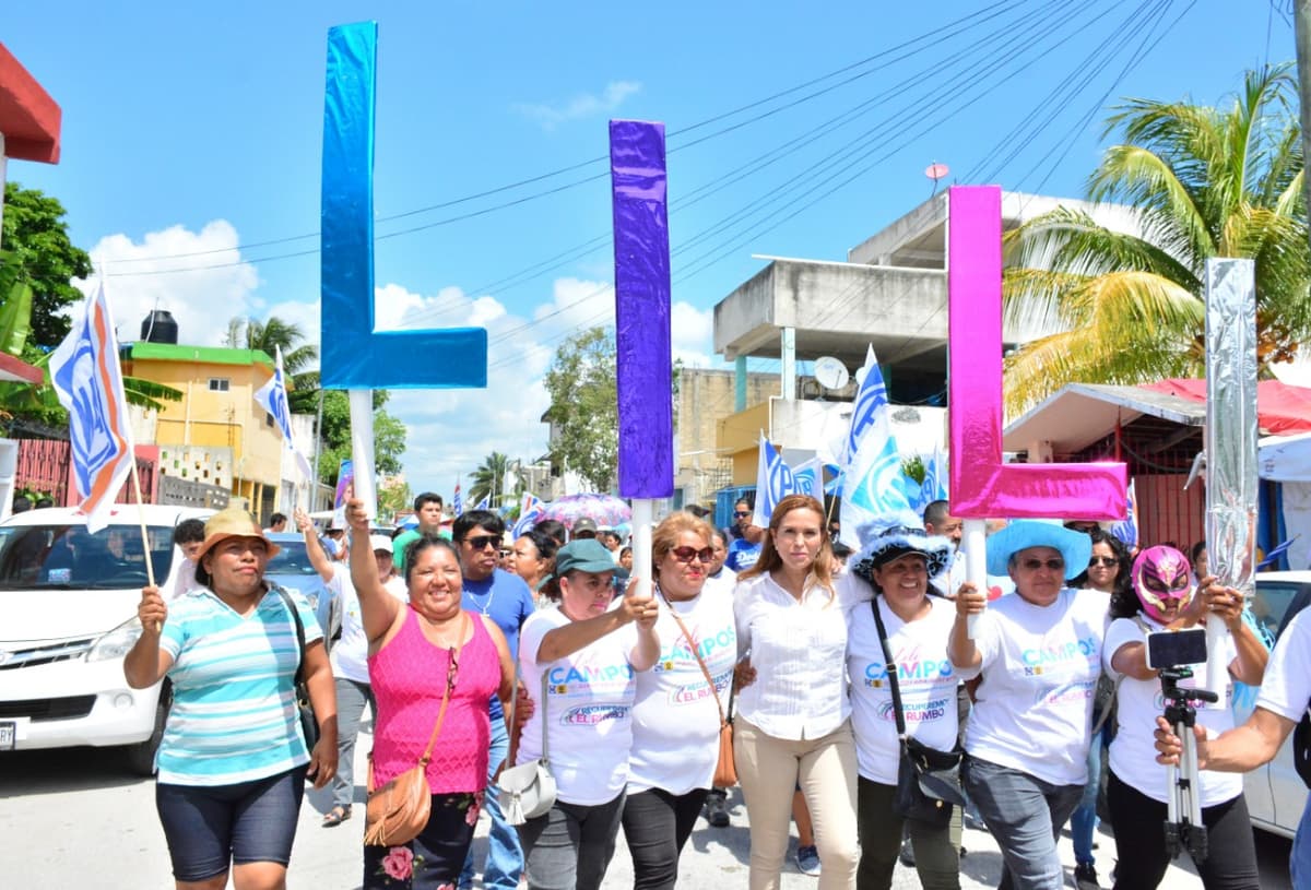 No los voy a abandonar: Lili Campos a pobladores de la colonia 28 de julio