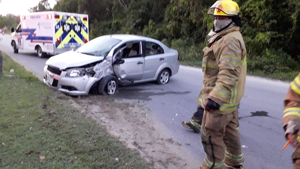 Chocan turistas en la Transversal de Cozumel