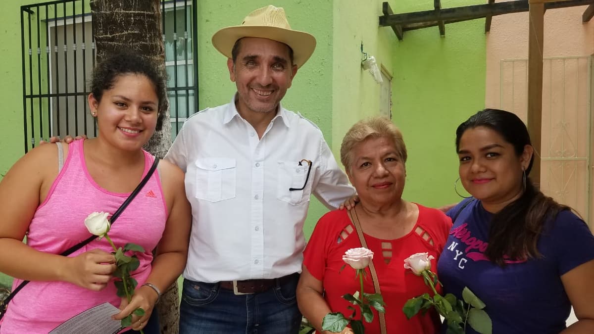 Juan Carlos Beristain promete apoyo a madres trabajadoras de Solidaridad