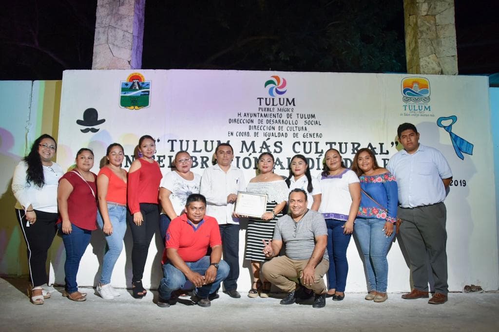 Festejan Día del Padre en Tulum con festival cultural y regalos