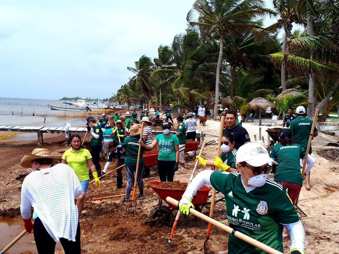 Unidos por Quintana Roo participa en jornada de limpieza de playas en Cancún y Mahahual