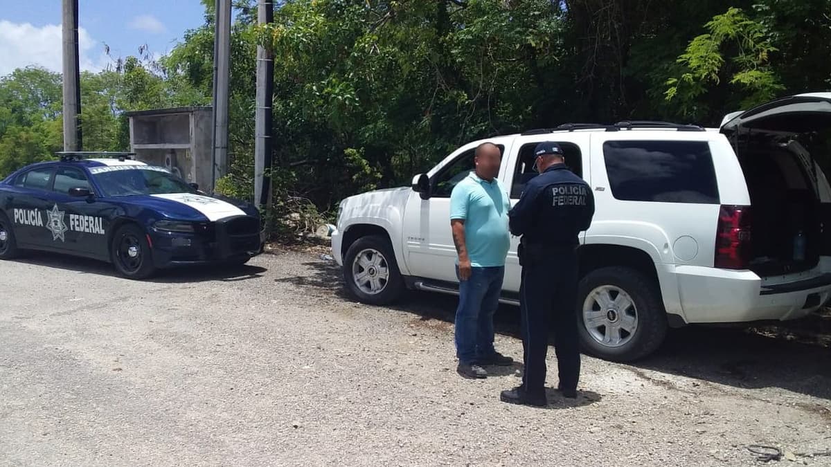 Aseguran arma y un taxi durante operativo en Mahahual