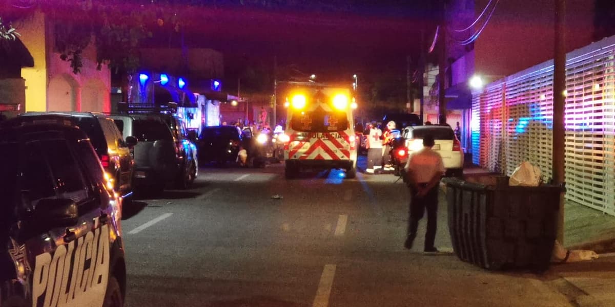 Asesinan a cadenero en bar de Playa del Carmen