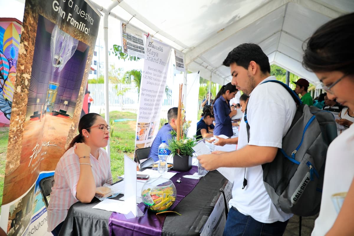 Ofertan mil 500 vacantes en Feria del Empleo de Solidaridad