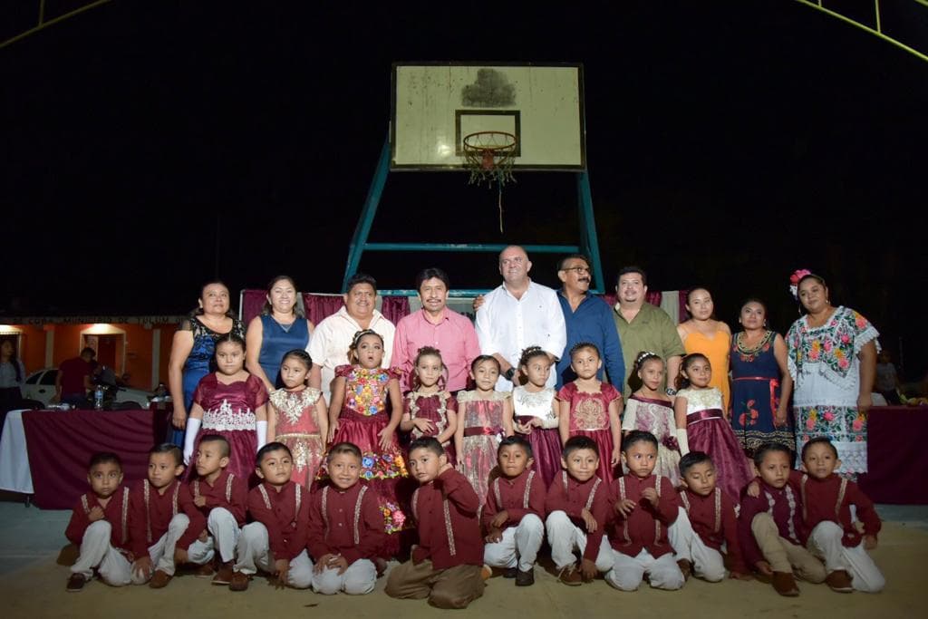 Víctor Mas acude a graduación de la Escuela Preescolar Indígena “Doroteo Arango” de Cobá