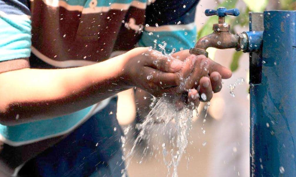 Cozumeleños reportan agua contaminada suministrada por CAPA