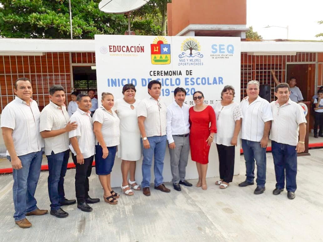 Víctor Mas da la bienvenida a 10 mil alumnos de Cobá