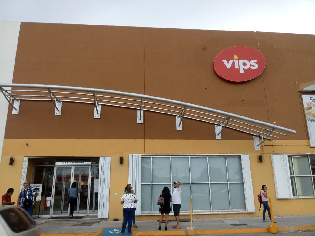 Luego de paro, Vips de Chetumal accede a entregar propinas a meseras en Chetumal