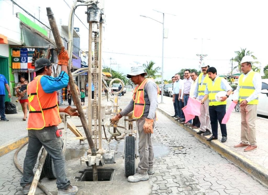 Desazolvan pozos de absorción para evitar inundaciones en Tulum