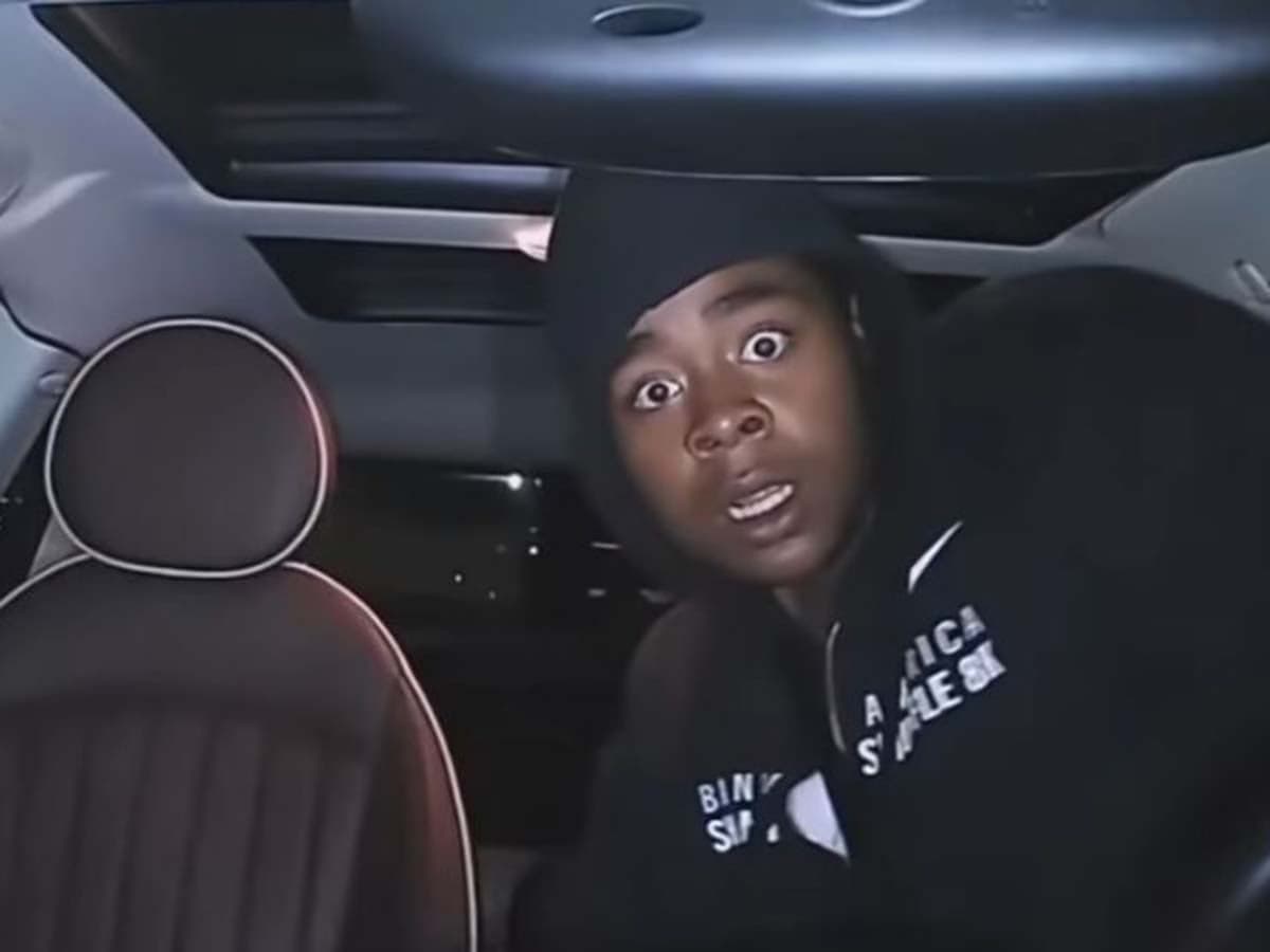 VIDEO: Ladrón activa la cámara del auto que robaba y su reacción se viraliza