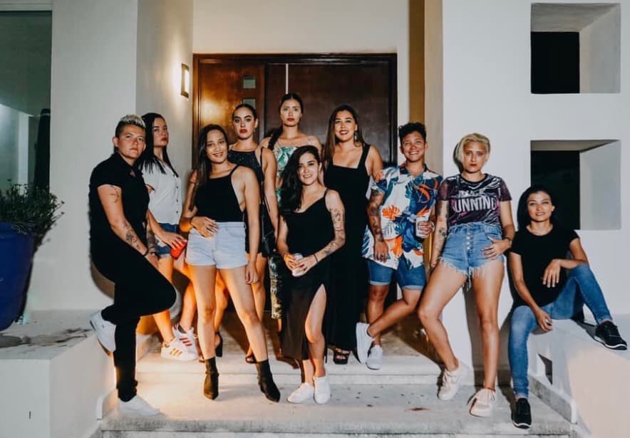 Graban reality show lésbico en Cancún que se transmite por YouTube