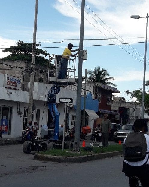Instalan antenas sectoriales y cámaras de video vigilancia en zonas conflictivas en Cozumel