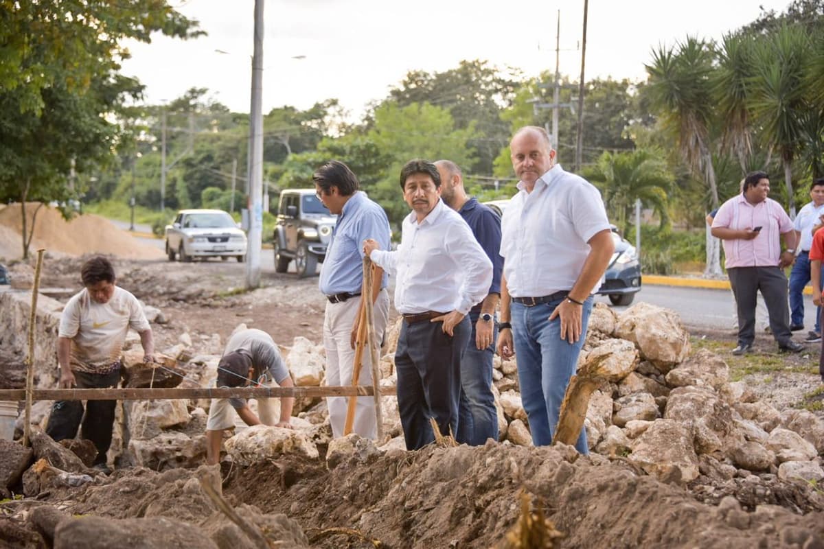 Víctor Mas Tah verifica obras en la cabecera municipal y comunidades de Tulum