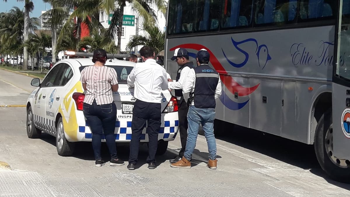 Autobuses turísticos en Cozumel se van al corralón por falta de documentación