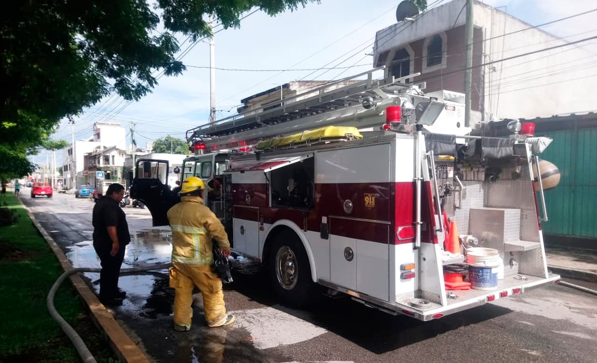 Se incendia tapicería en Cozumel