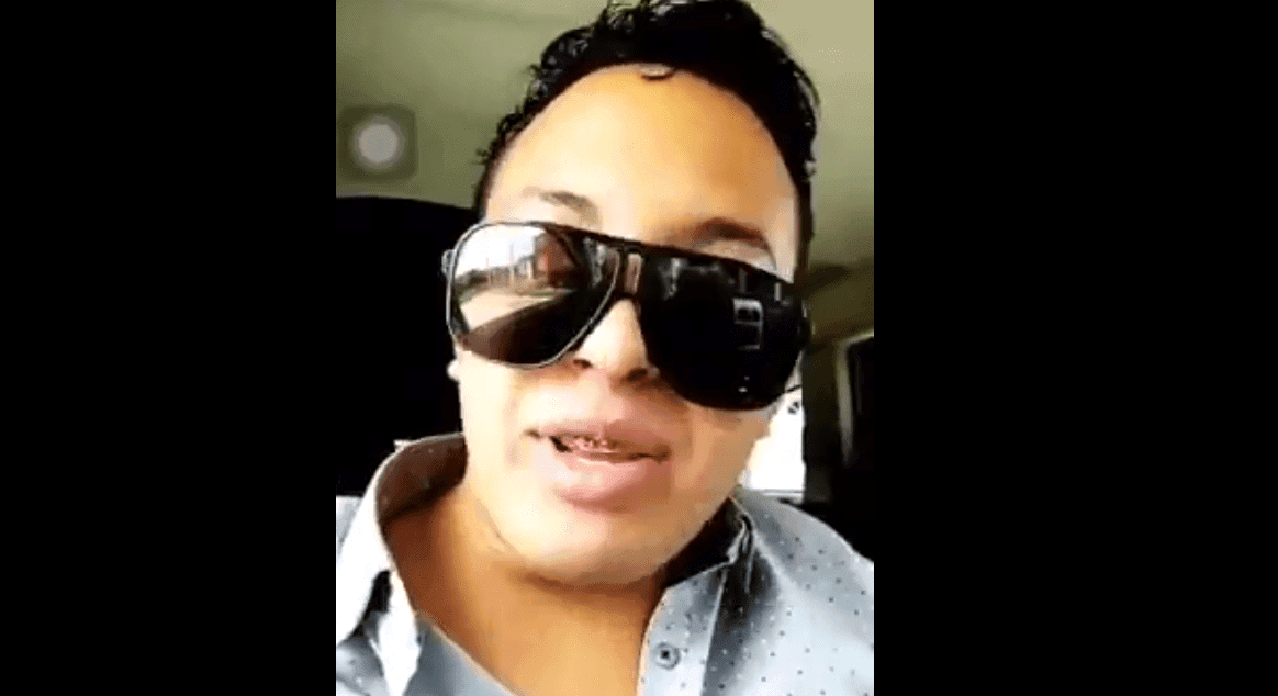 Con pistola en mano, hijo de Fiscal en Chiapas lanza amenazas a los "hijitos del mal"