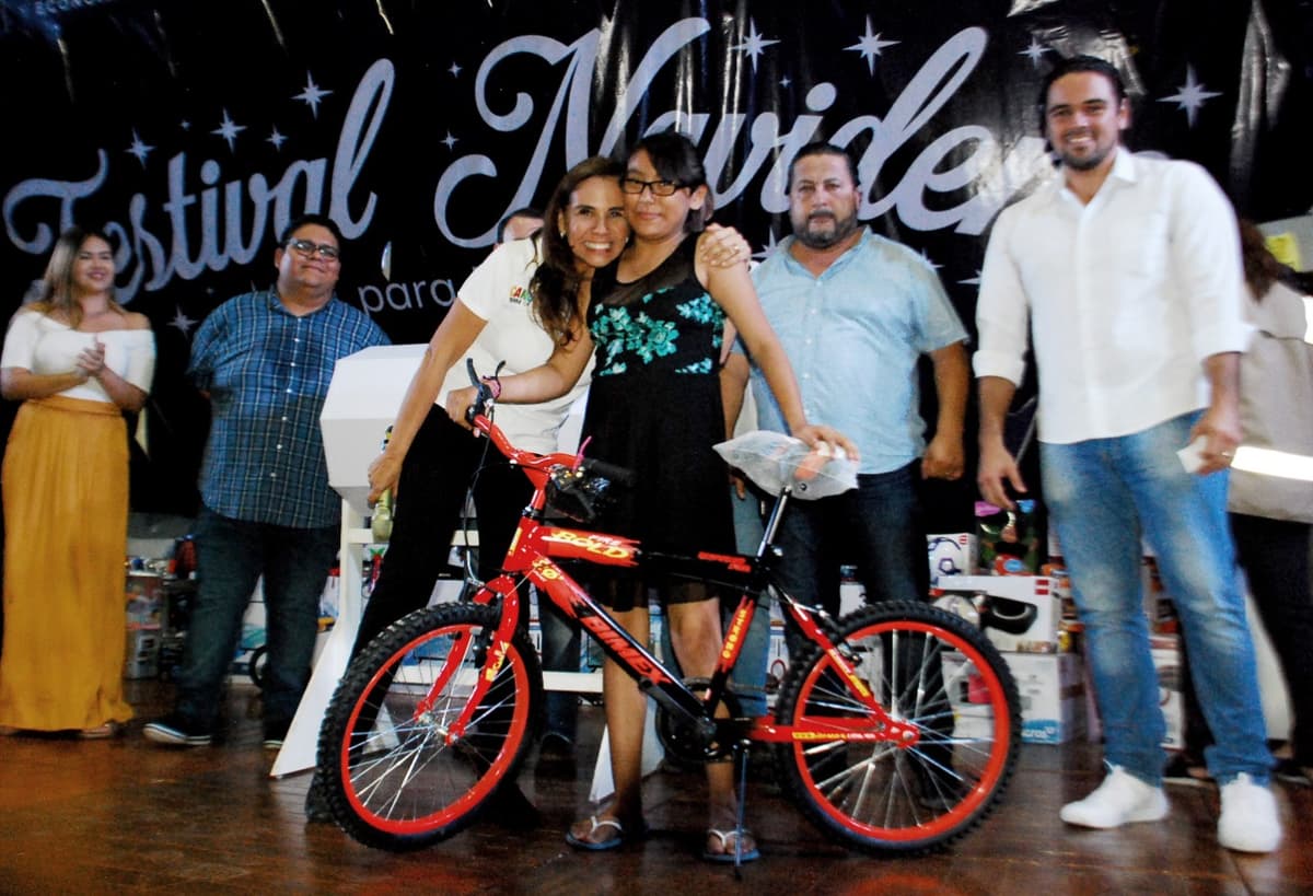 Mara Lezama da inicio al "Festival navideño para todos"