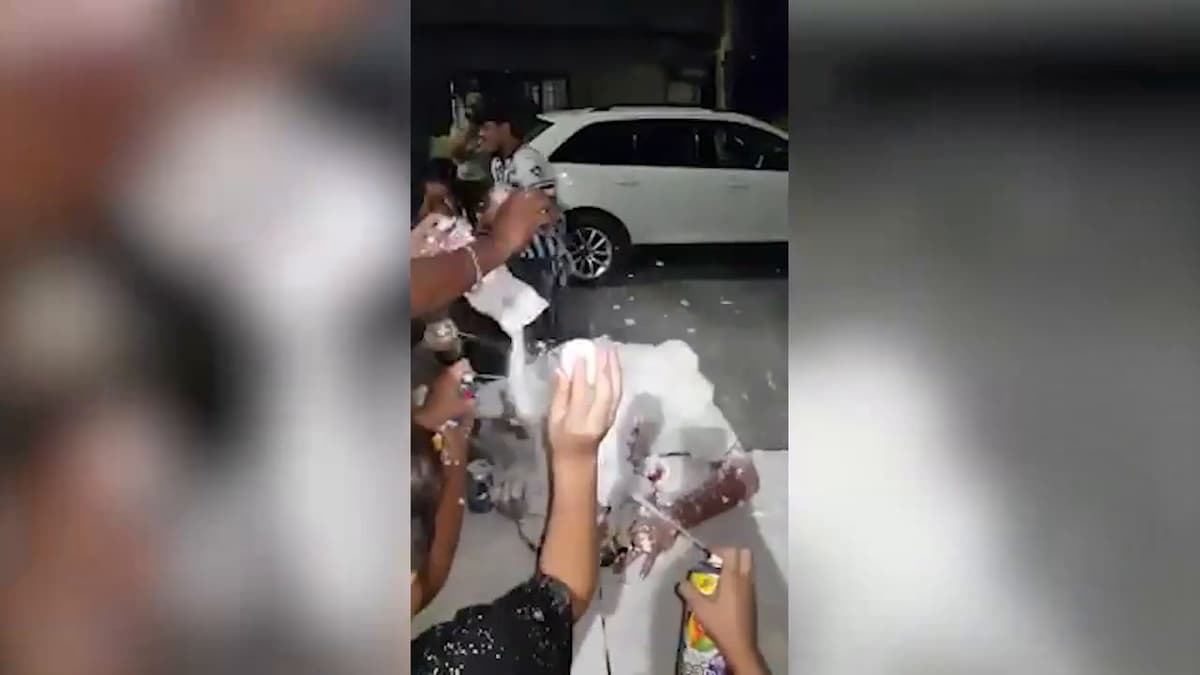 Fiesta de cumpleaños termina muy mal; le arrojan de todo al festejado