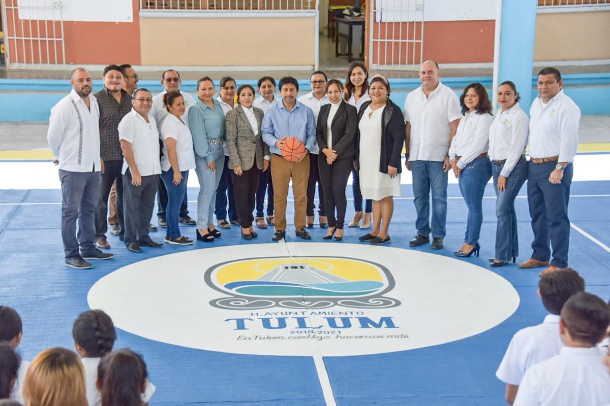 Víctor Mas Tah entrega domo en Telesecundaria y anuncia la construcción de dos más