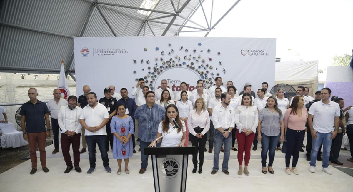 Mara Lezama atiende demandas ciudadanas a través de audiencia pública en Cancún