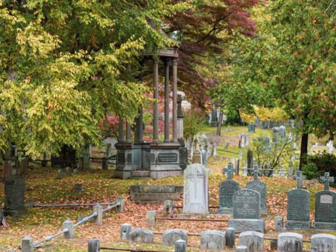 Hombre se queda sin amigos porque su ex les dijo que ya estaba muerto