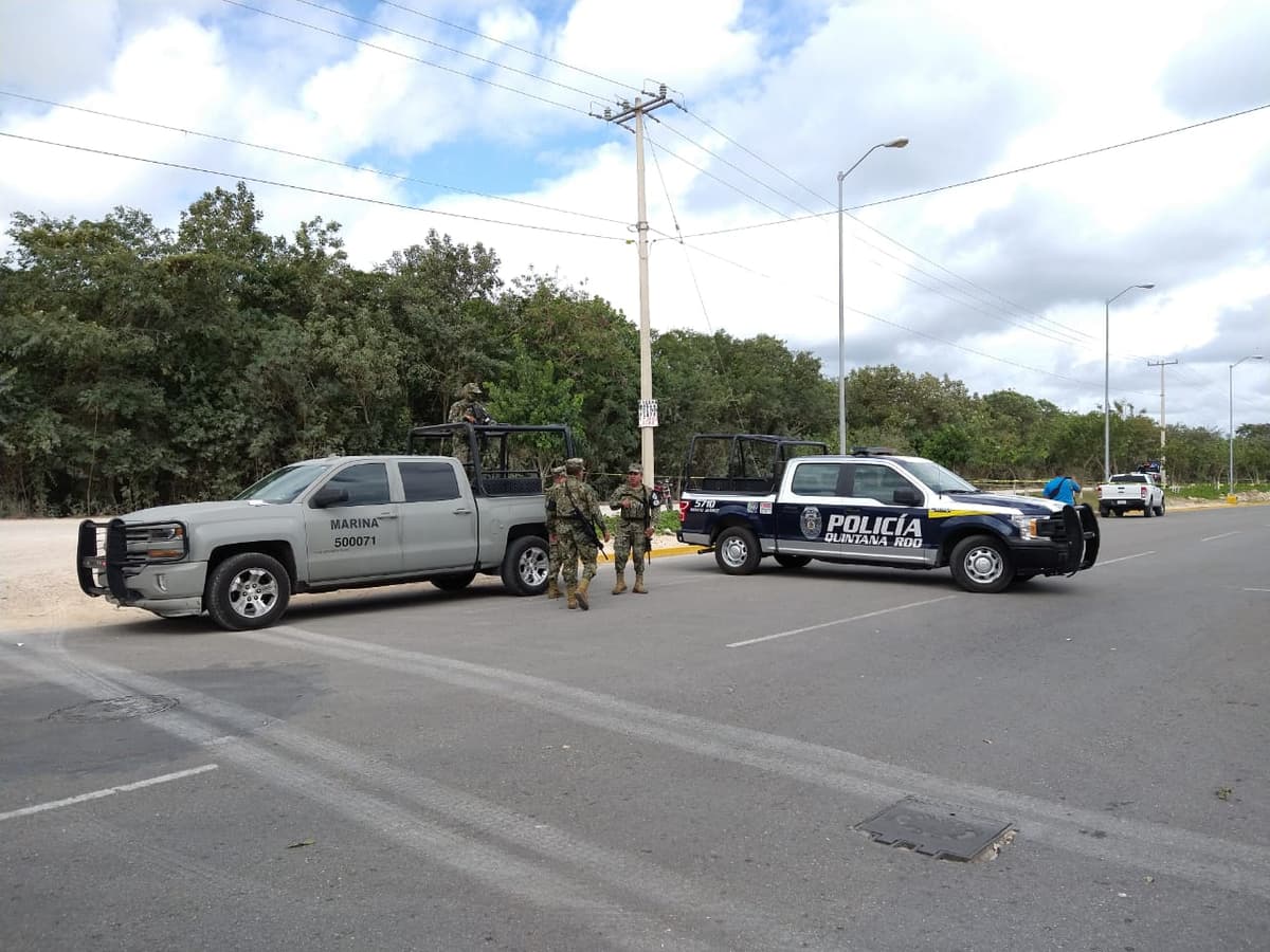 Balean a dos hombres en Cancún; uno muere en el lugar