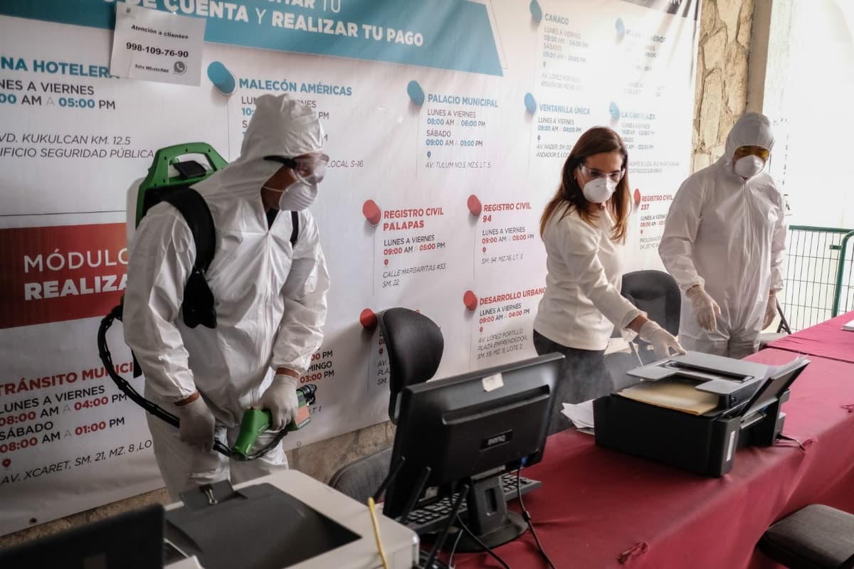 Mara Lezama encabeza acciones de desinfección en edificios públicos de Cancún