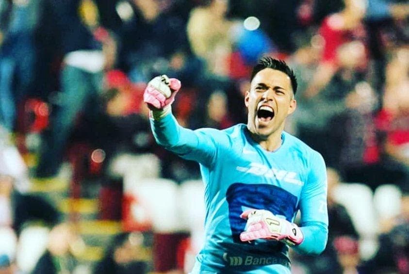 Critican al "Pollo" Saldívar, portero de Pumas, por cometer un penal