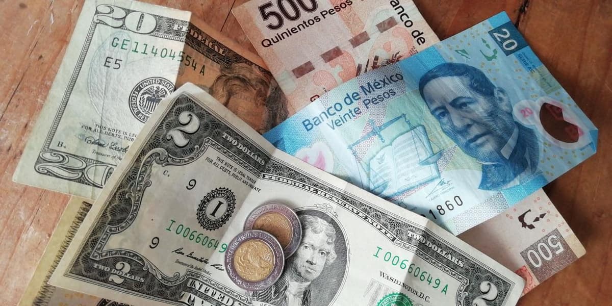 Dólar alcanza su máximo histórico en la madrugada: 22.98 pesos