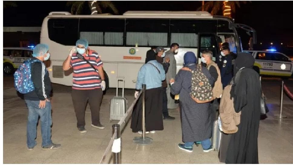 Fallecen 20 personas en Irán por consumir alcohol; ¡querían evitar el coronavirus!