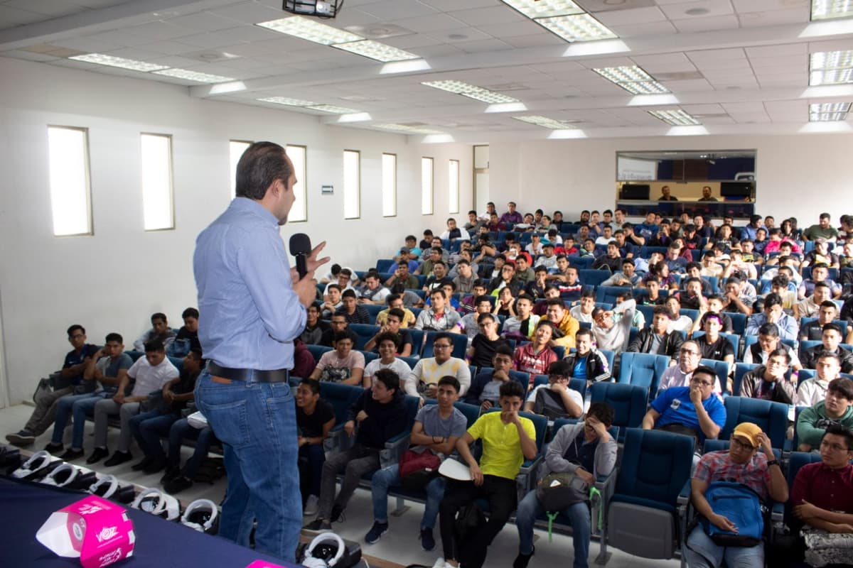 Invita José Luis Guillén a universitarios a decir ¡No al acoso contra las mujeres!