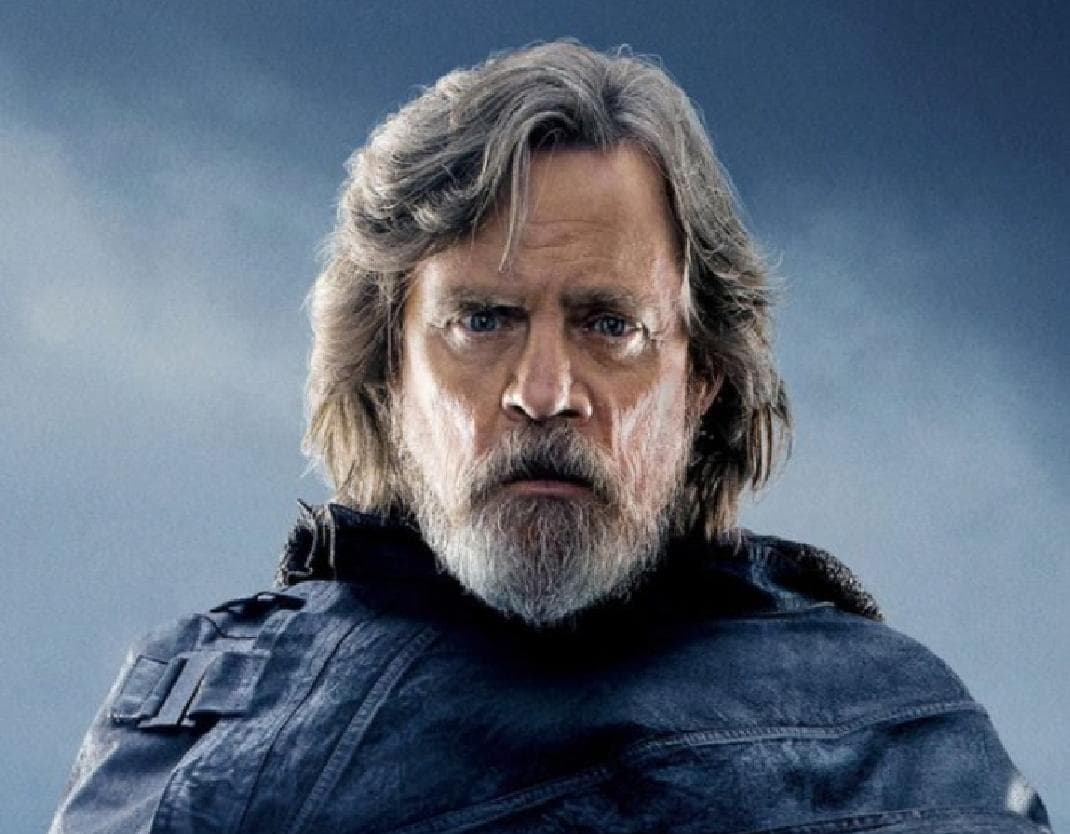 Mark Hamill felicita a niña que tiene un brazo biónico al estilo de Star Wars