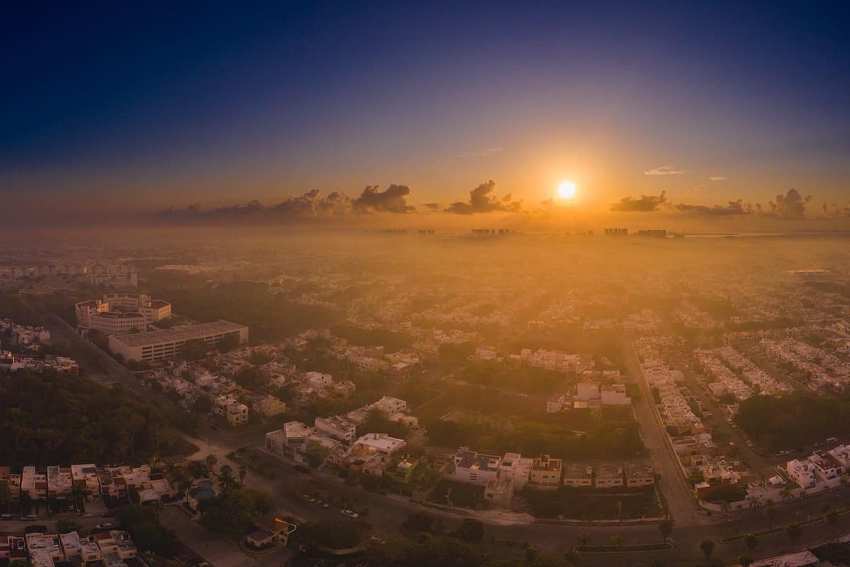 Intenso olor a humo se debe a varios incendios en Quintana Roo