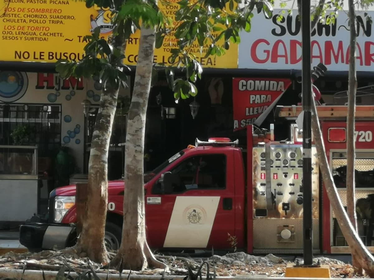 Explota tanque de gas en una carnicería en Playa del Carmen