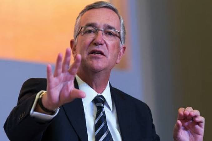 Migrantes llaman a boicotear a Elektra y activistas clausuran TV Azteca