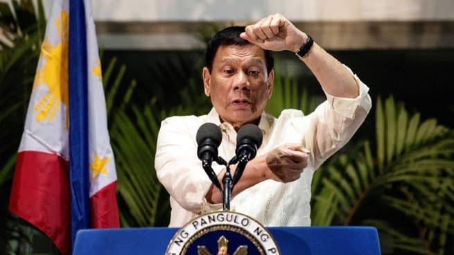Presidente de Filipinas ordena disparar a quienes violen la cuarentena por Covid-19