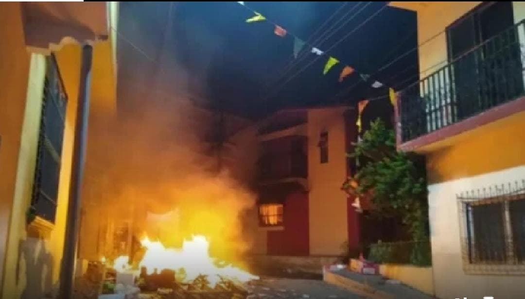 Video: Queman Presidencia en Chiapas; pensaban que les iban a rociar Covid-19 con drones