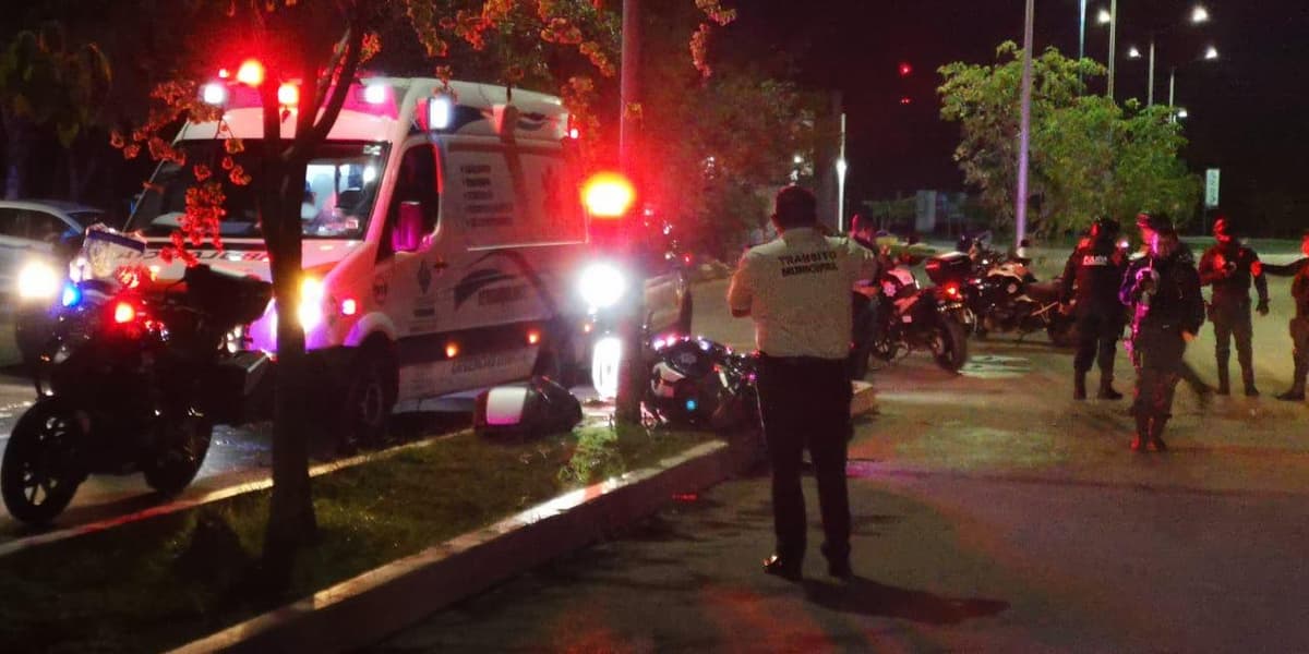 Policía motorizado se fractura en persecución en Playa del Carmen