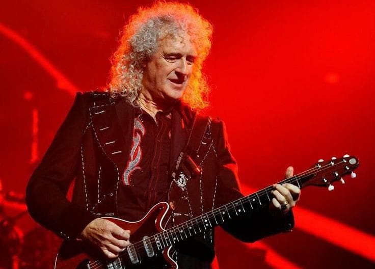 Video: Primero se cayó, ahora Brian May sufrió ¡un ataque al corazón!