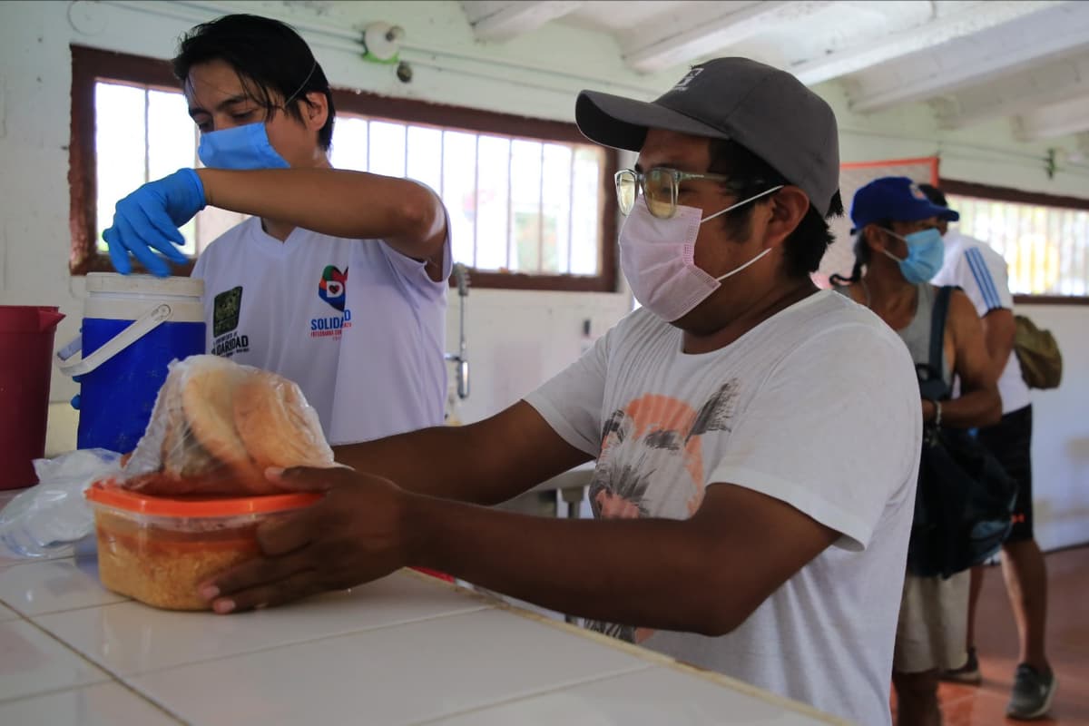 Comedores comunitarios de Solidaridad atienden a más de 23 mil personas a la semana