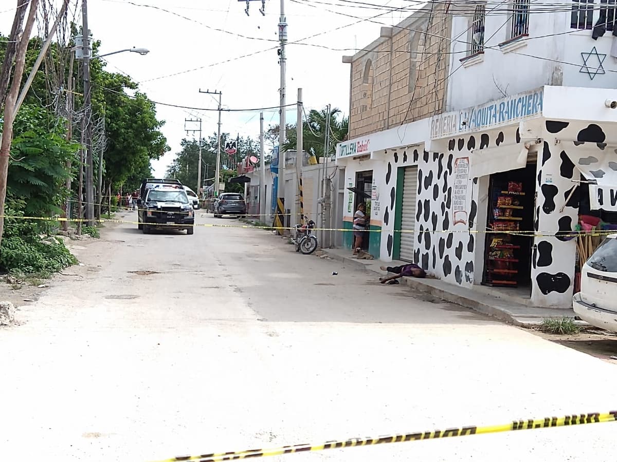 Hombre muere de asfixia afuera de una cremería en Cancún