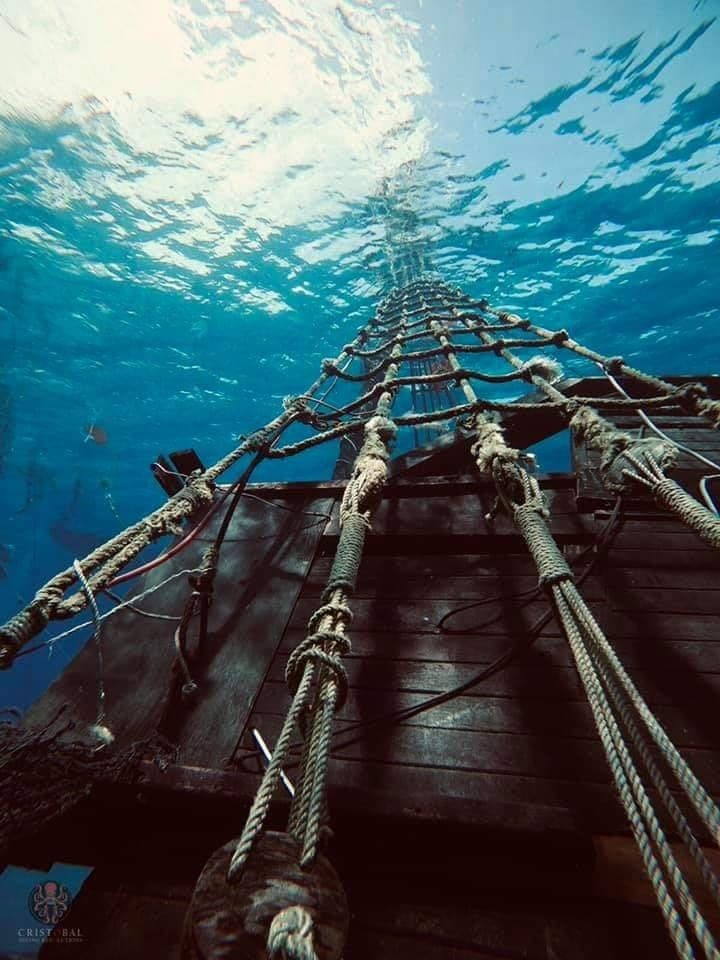 Inmortalizan en fotografías al "barco pirata" sumergido en Cozumel