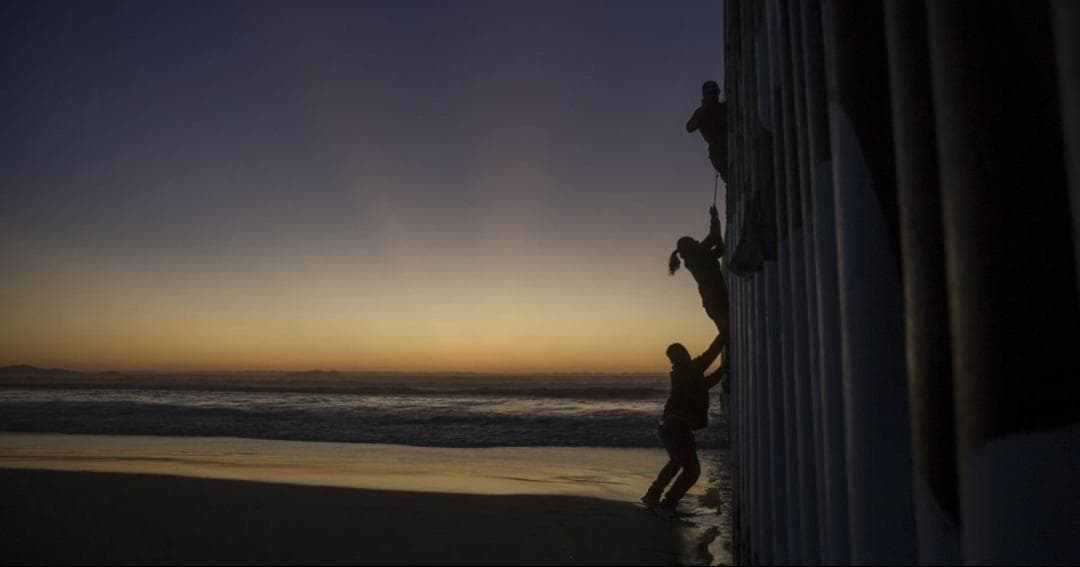 Hallan restos de mexicana cerca del muro fronterizo con Estados Unidos