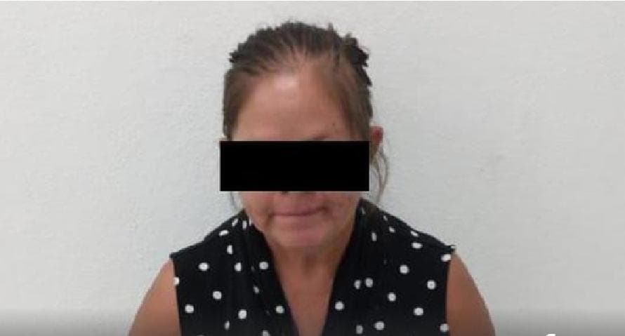 Mujer intenta llevarse a una niña ¡ofreciéndole dulces!