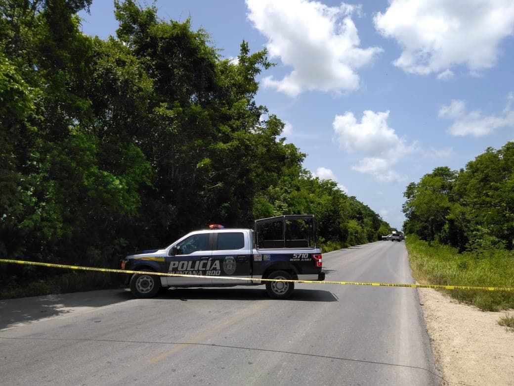 Arrojan cadáver ejecutado en libramiento de Cancún