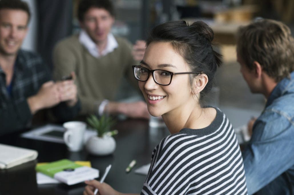 Estudio revela que las personas inteligentes envejecen más despacio