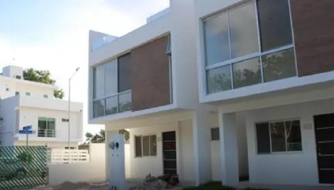 Venden casas con instalación eléctrica peligrosa en Playa del Carmen