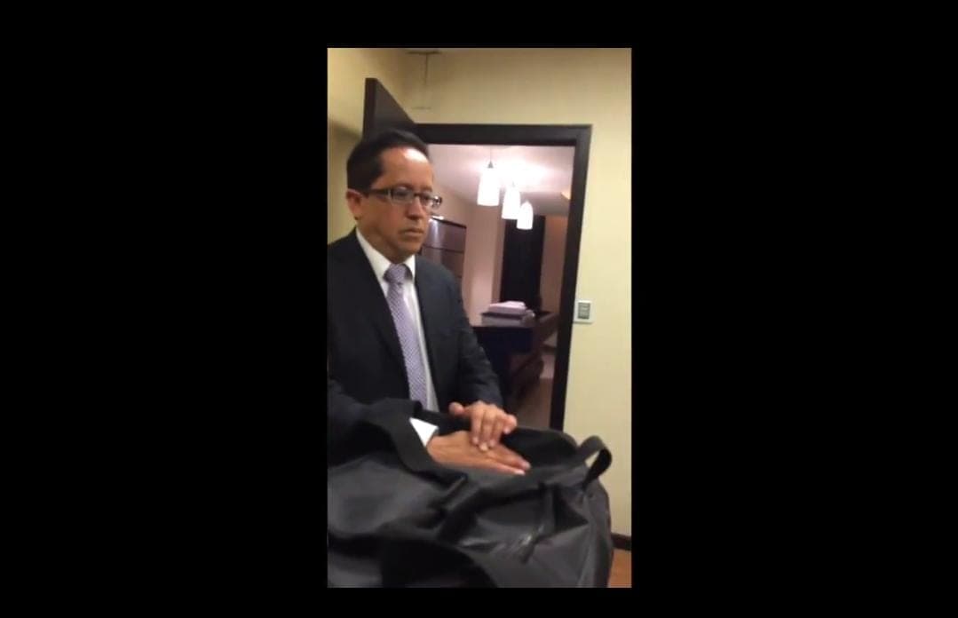 Sujeto que aparece en el video de los sobornos es contratista de la 4T